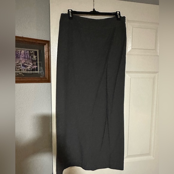 Gray long skirt - Picture 2 of 3